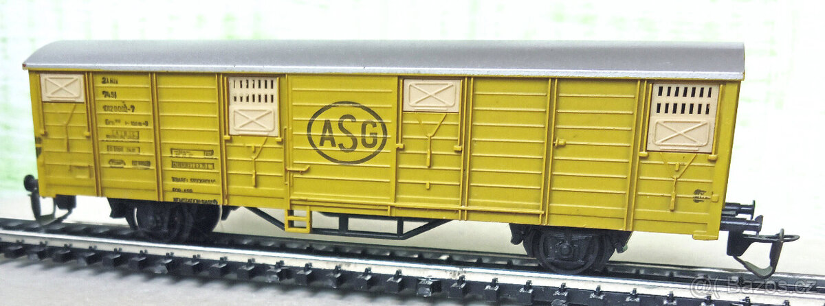 TT. Skříňový krytý nákladní vůz.