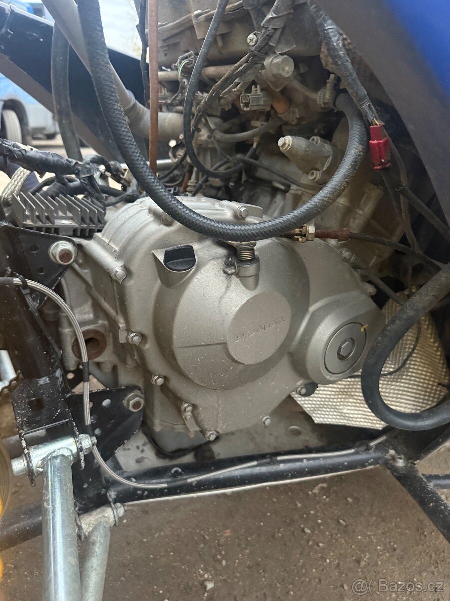 Koupím Motor Honda PC37