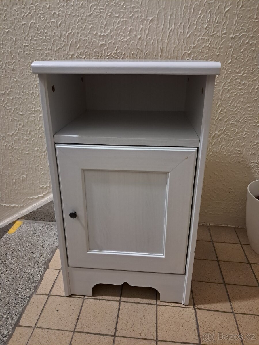 Noční stolek aspelund ikea