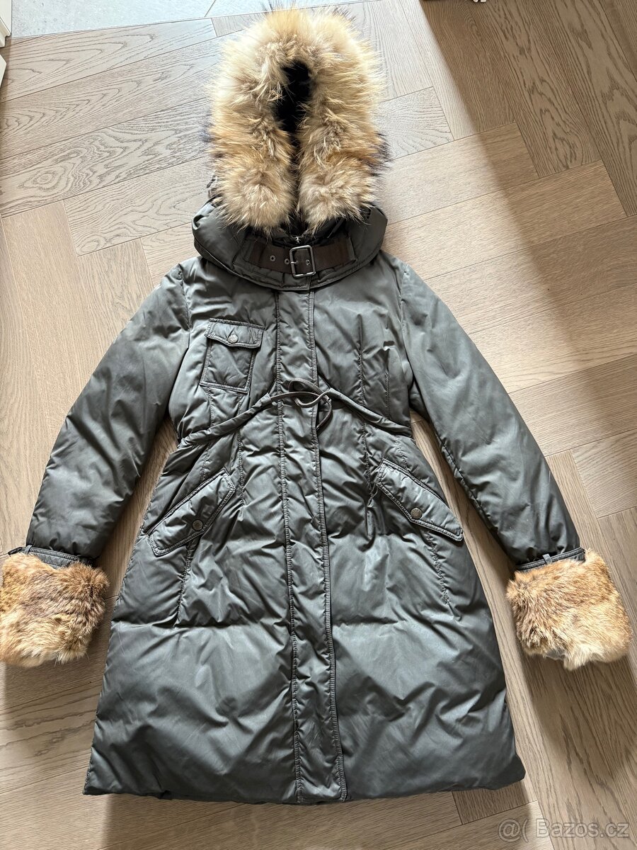 Perova bunda Moncler s myvali kozesinou