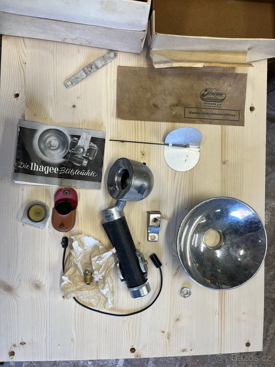 Starý blesk k fotoaparatu Ihagee-Exakta Vacublitz 1950