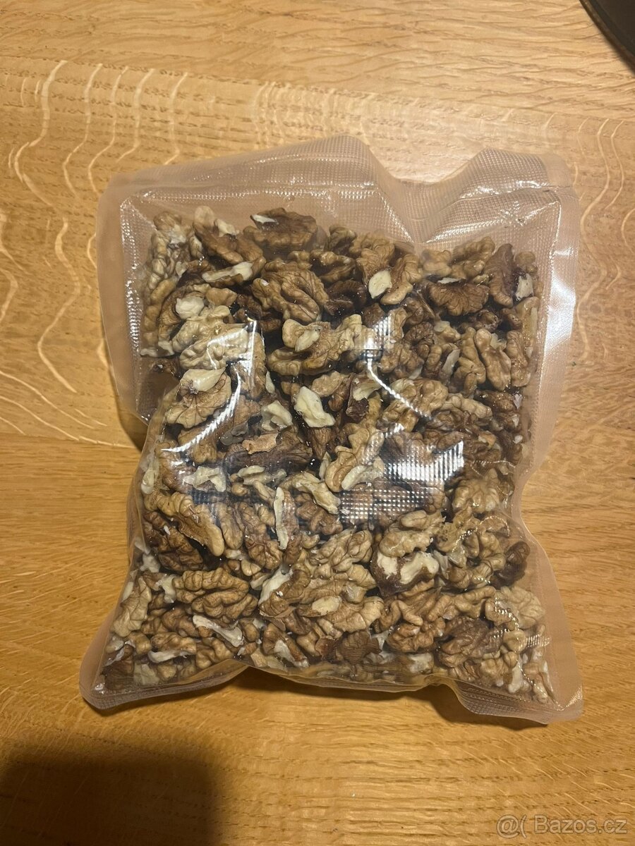 Vlašské ořechy vylouskané