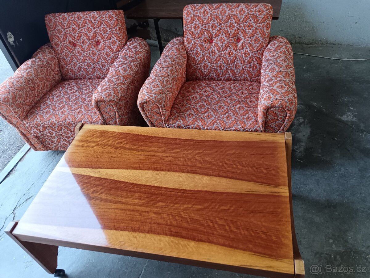 Konferenční stolek