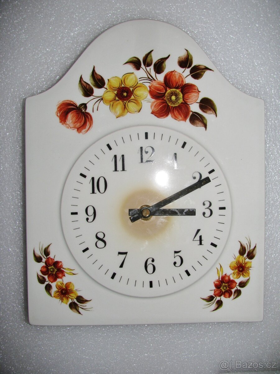 staré hodiny a budíky