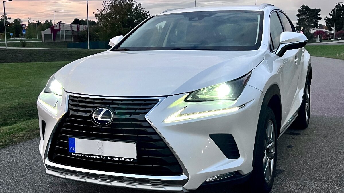 Lexus NX300h Hybrid m.2021 Perleť Navi Kamera Automat CVT