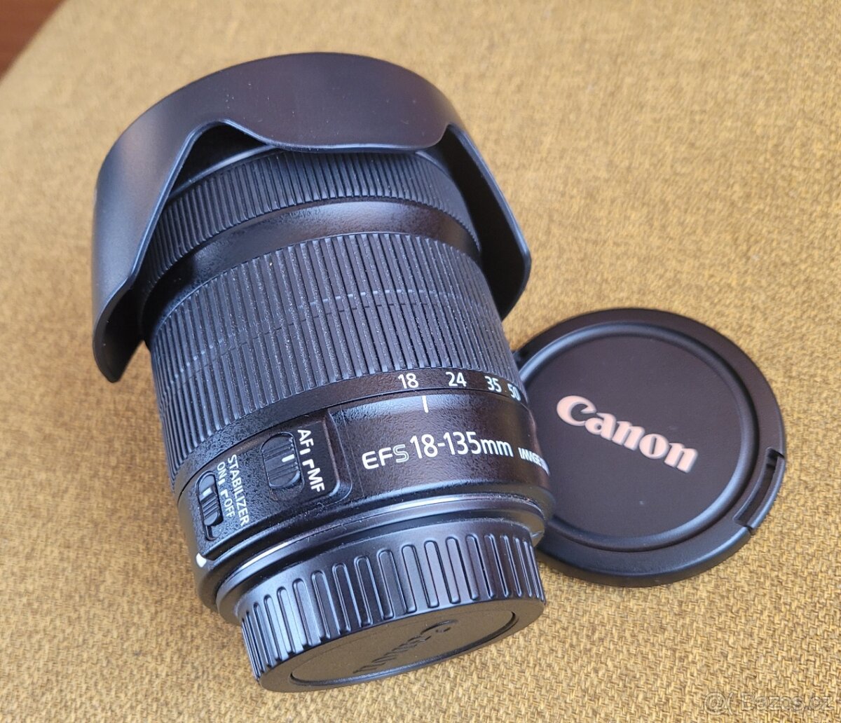 CANON objektiv EF-S 18-135 1:3,5-5,6 IS STM + sluneční clona
