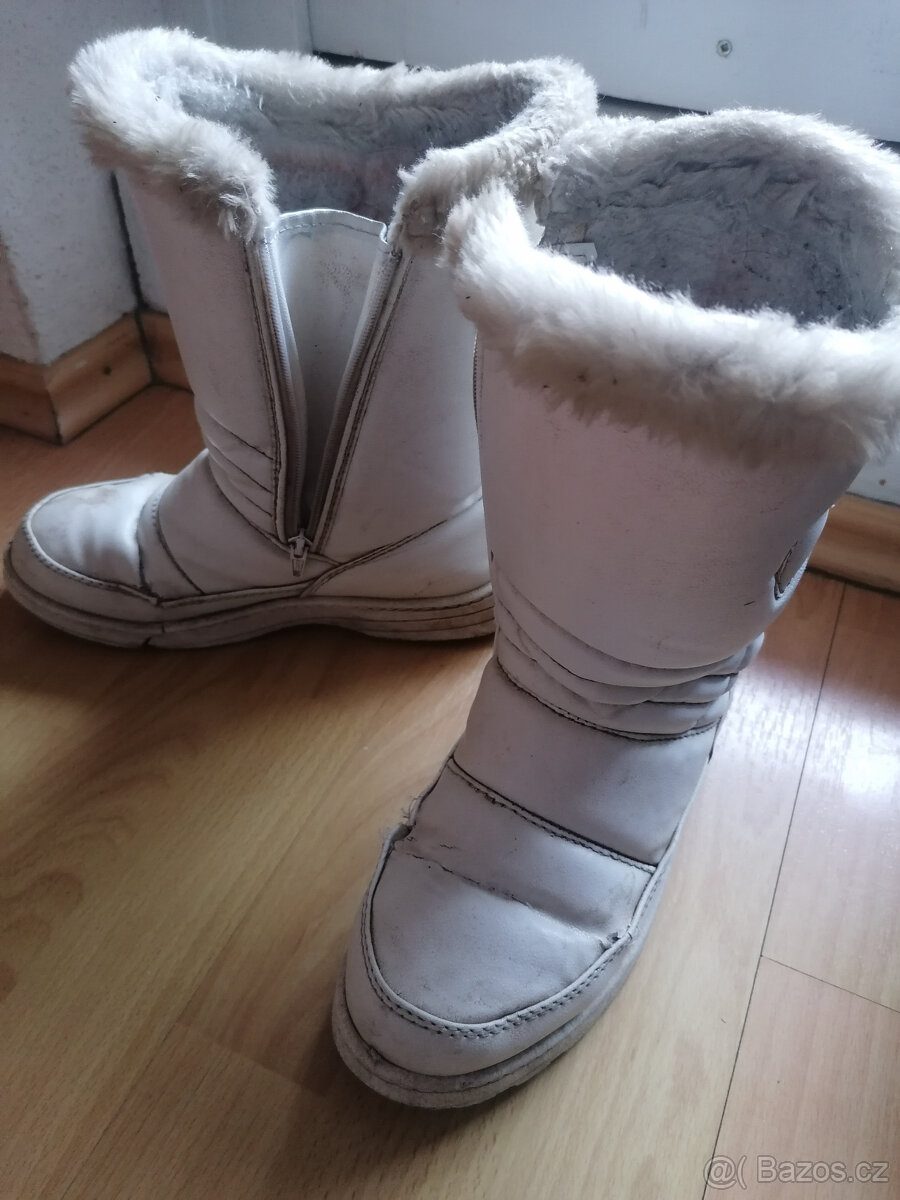 dámské boty vel. 40. zimní obuv. kozačky. zateplené boty s k