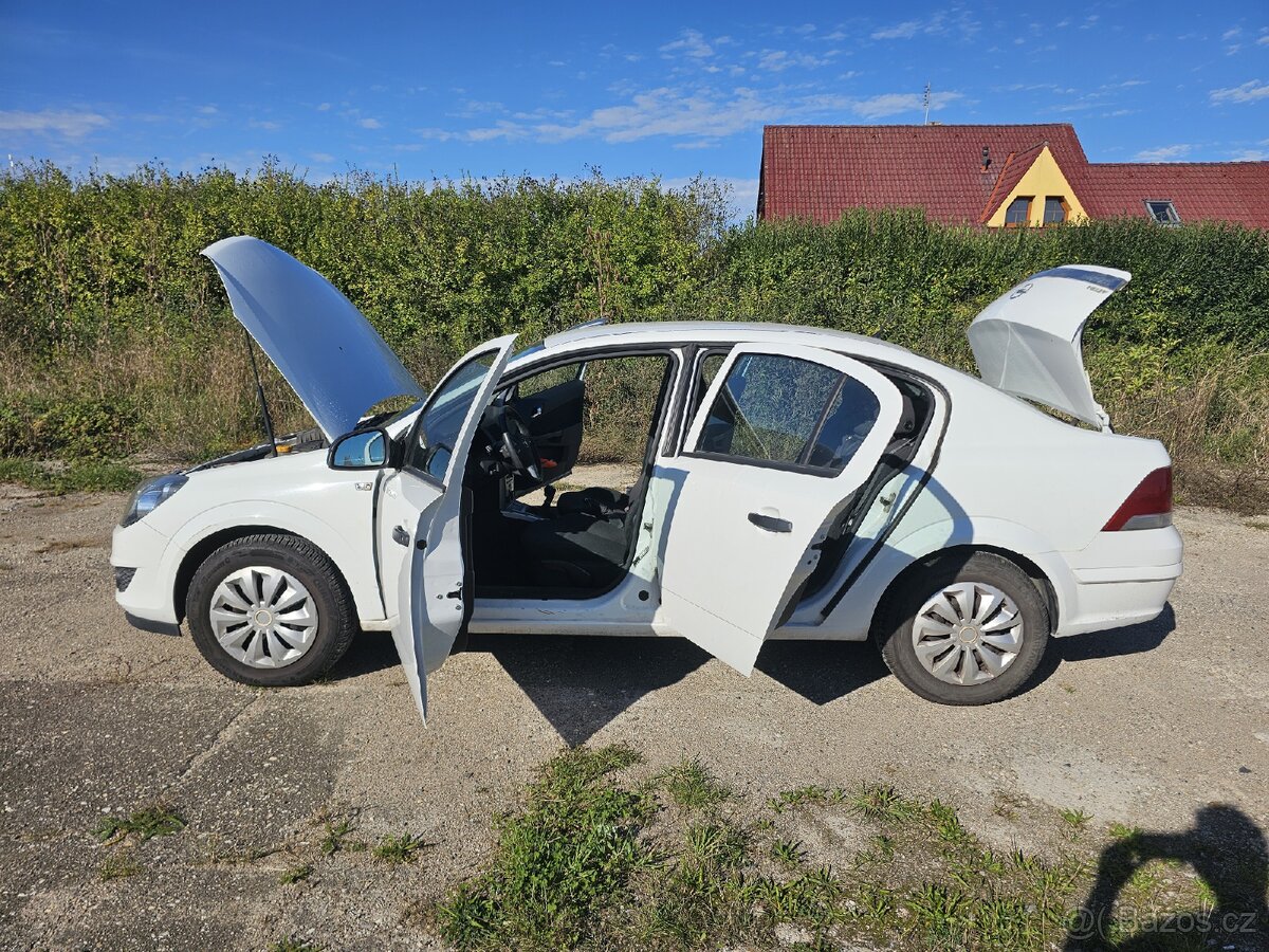 Opel Astra karoserie Sedan