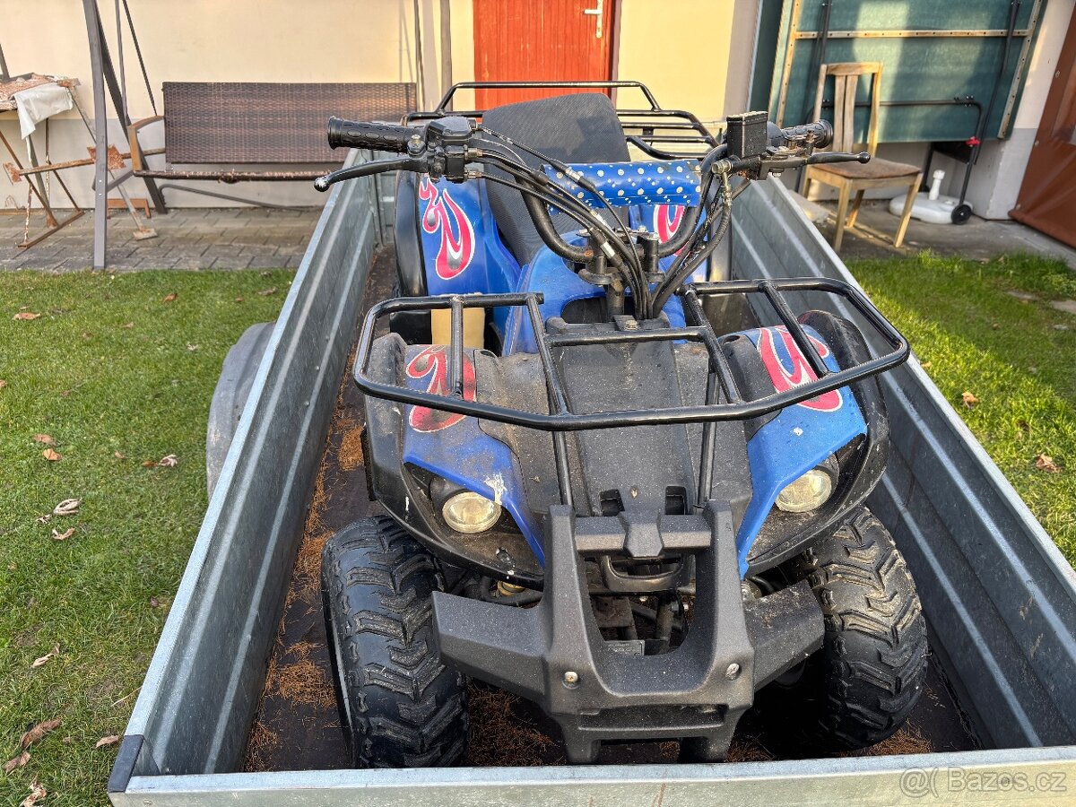 Dětská motorová ctyrkolka