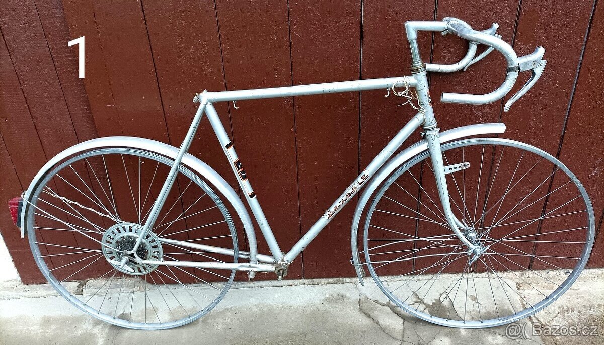 SILNIČNÍ KOLO FAVORIT