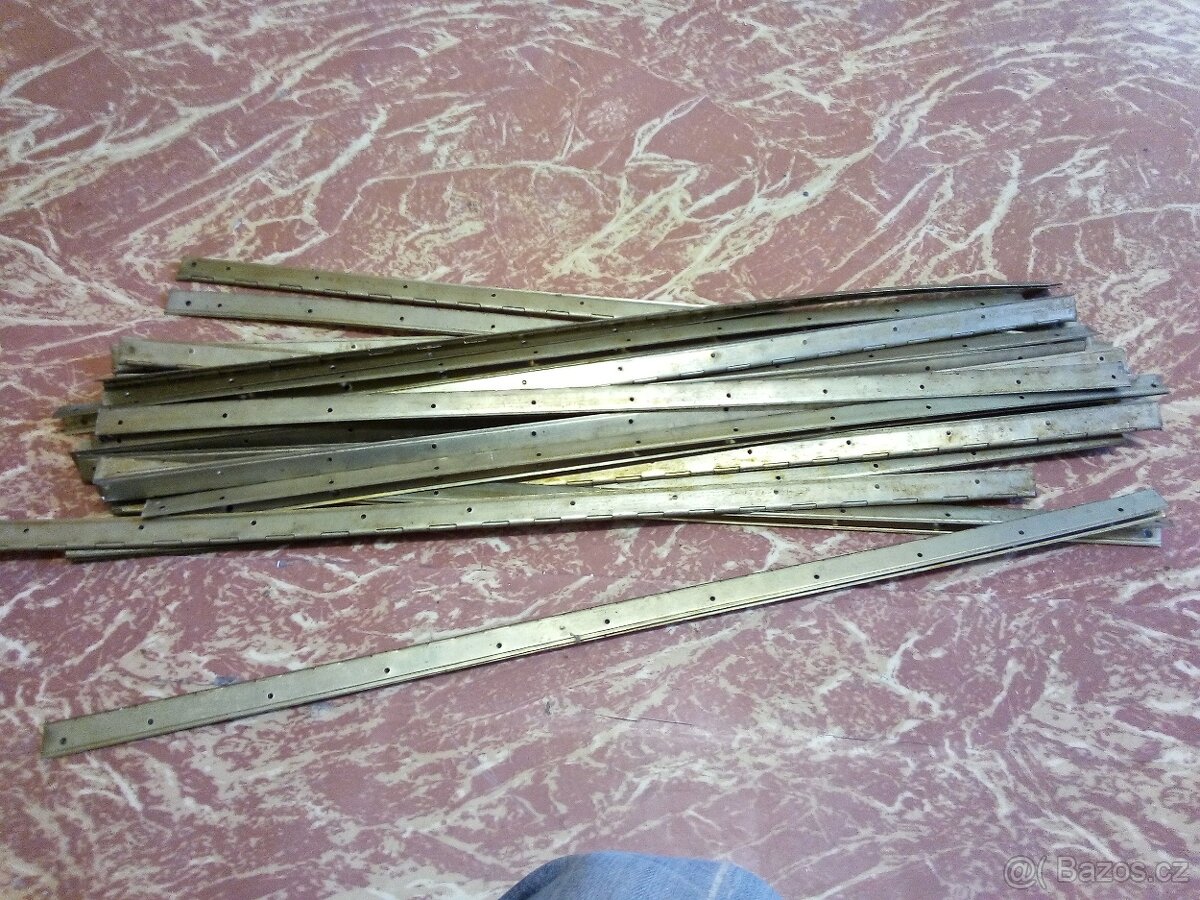 Panty klavíráky mosazné