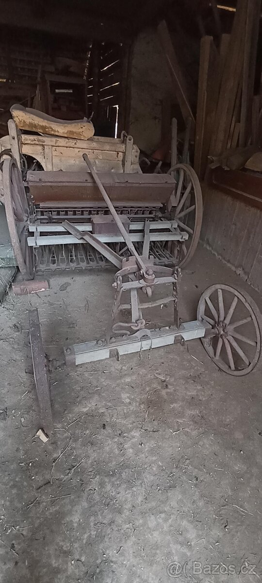 Prodám historický secí stroj