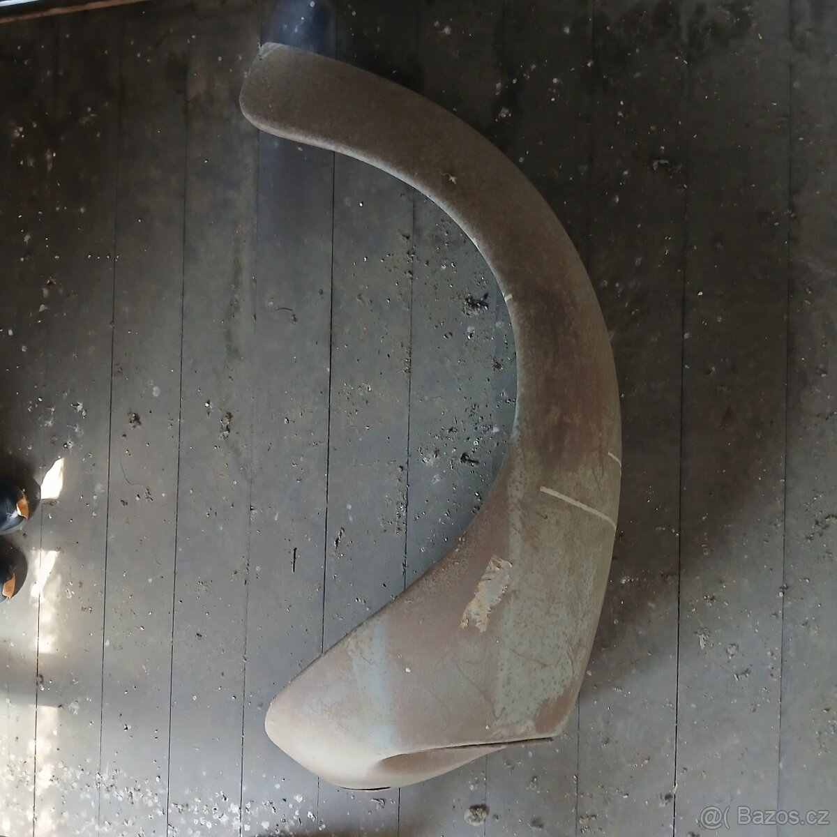 NOVY PRAVY PREDNI BLATNIK VW BROUK