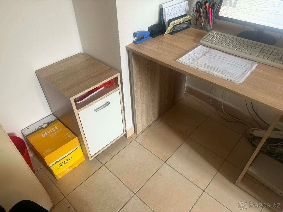 Kancelářský stůl