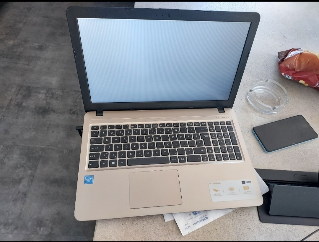 Notebook Asus x540n na opravu nebo díly