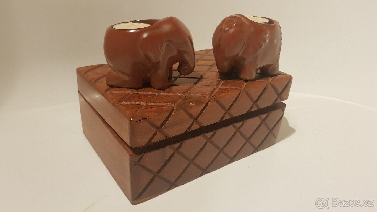 Mahagonová krabička s 2 slony