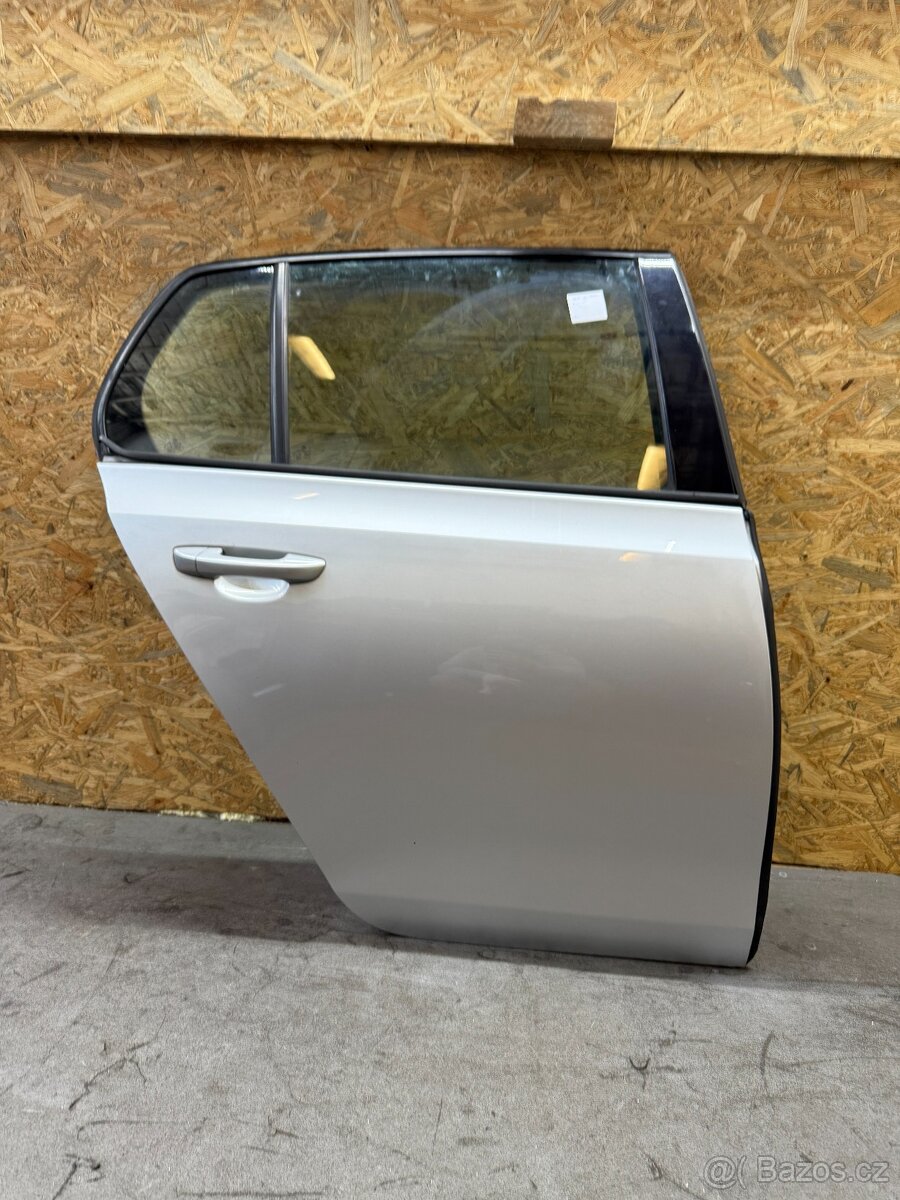 Prave zadni dvere Vw Golf 6 5-dverak stribrne