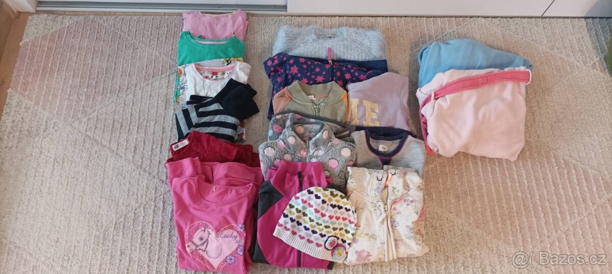 Prodám set dívčího oblečení 6-8 let (122-134 cm)