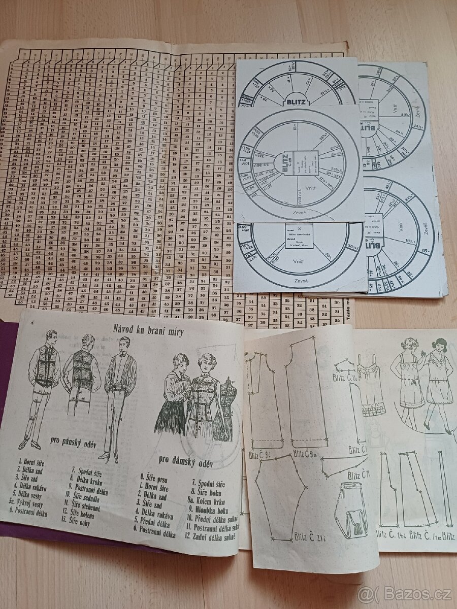 Prodám staré brýle, návody na šití, motýlka atd.