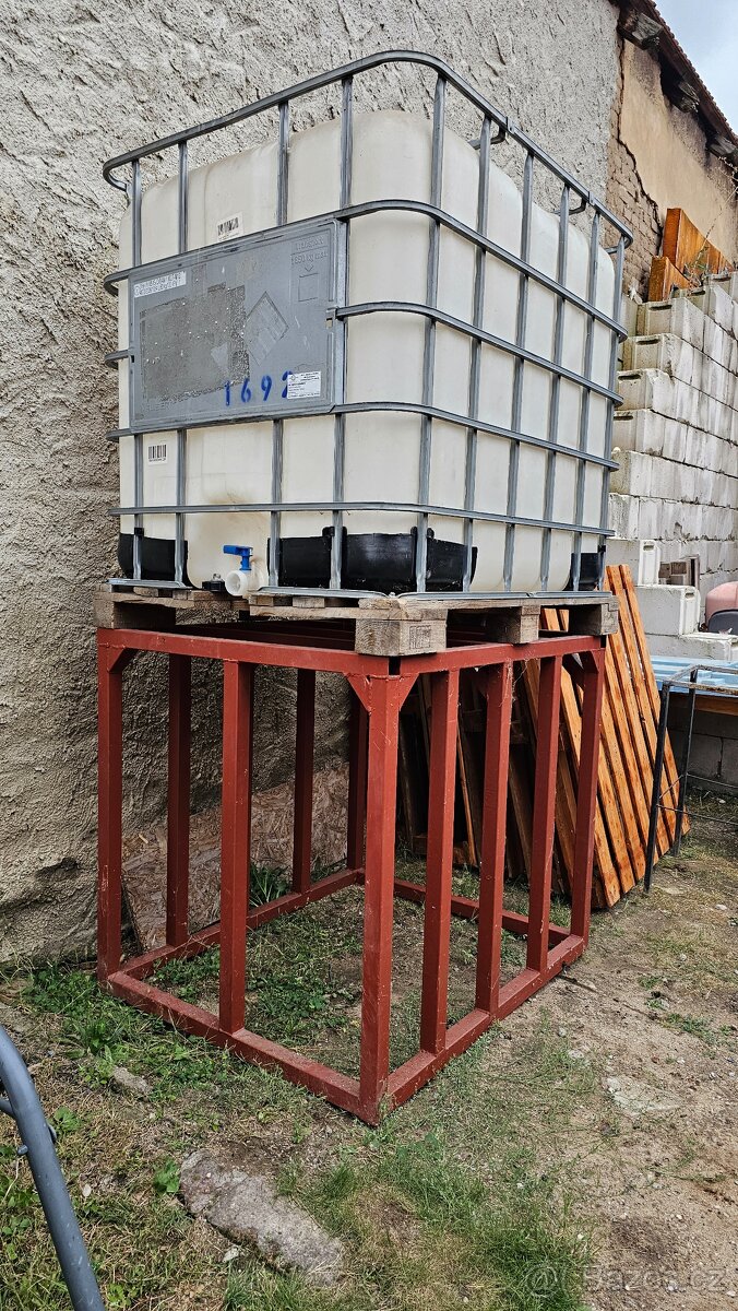 IBC kontejner s podstavcem