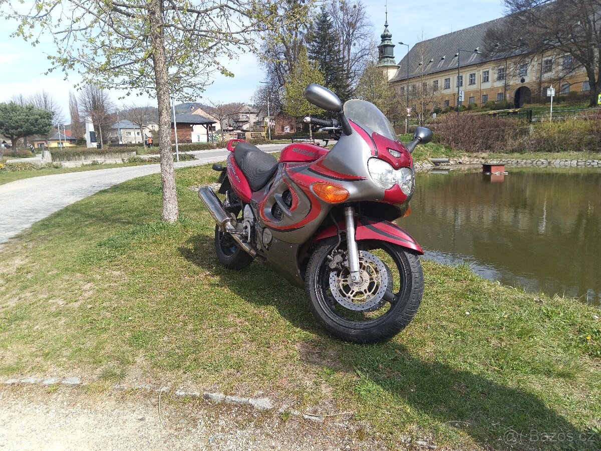 Suzuki GSX 750