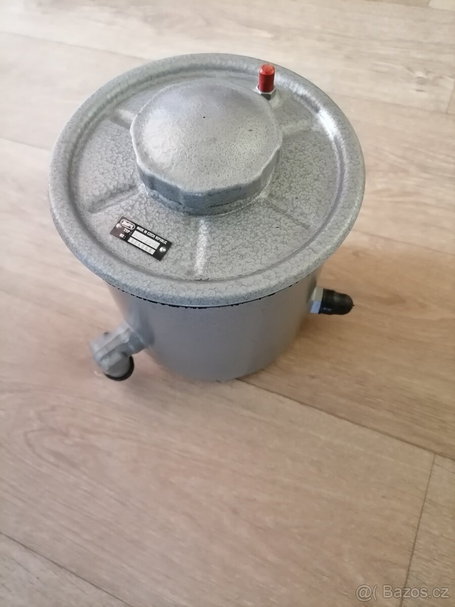 NOVÁ Nádrž servo ZETOR