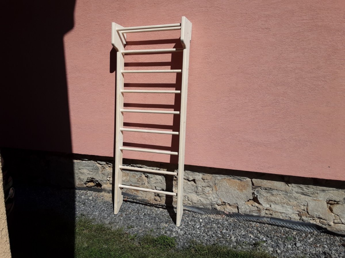 Žebřiny s hrazdičkou