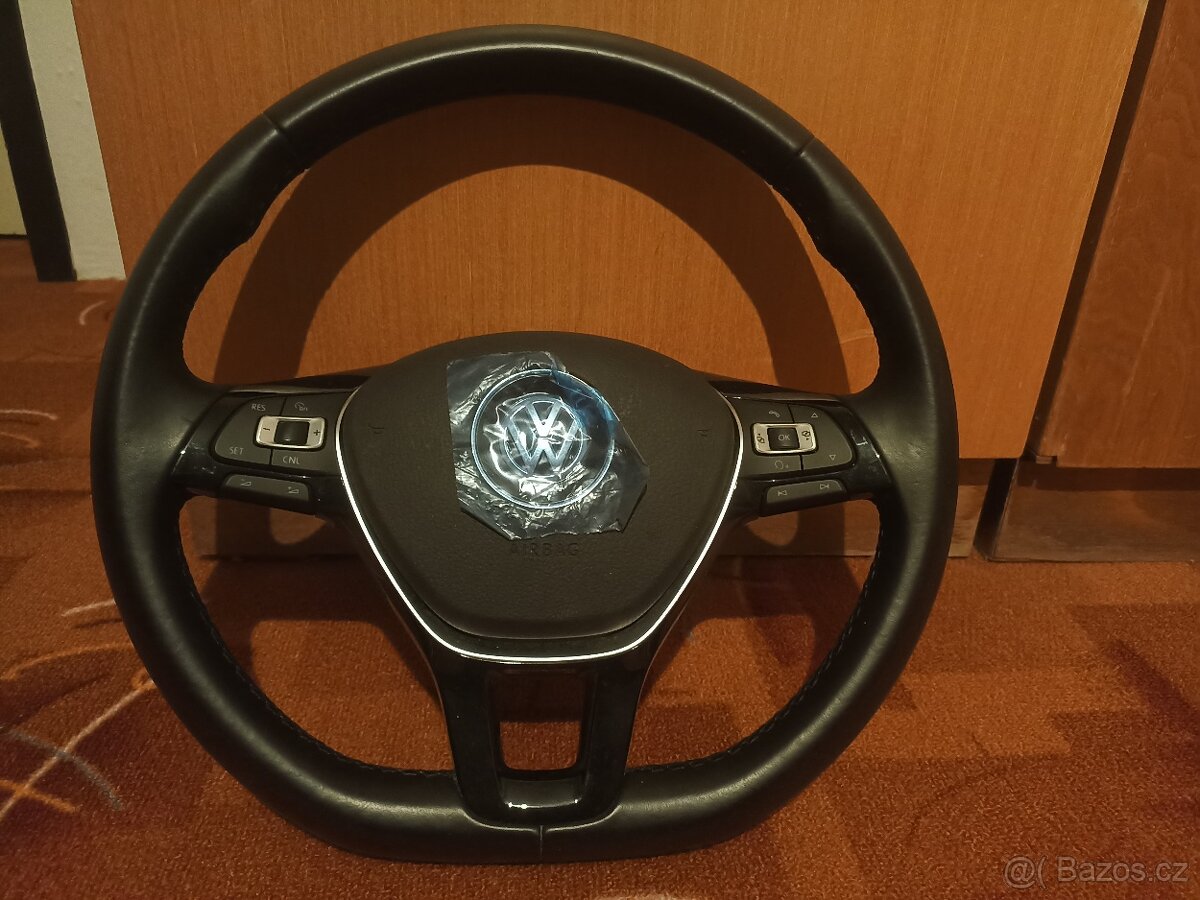 Zkosený multifunkční volant T6 s tempomatem