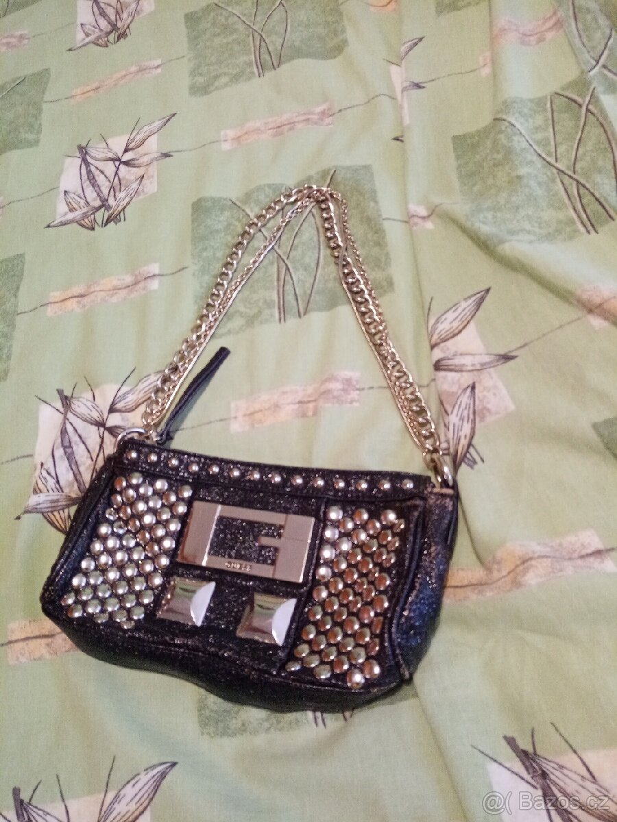 Kabelka guess