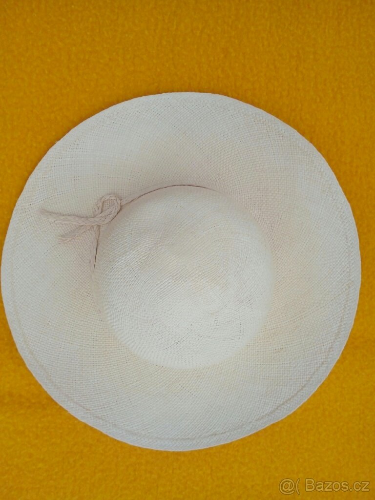 Dámský klobouk, slaměný