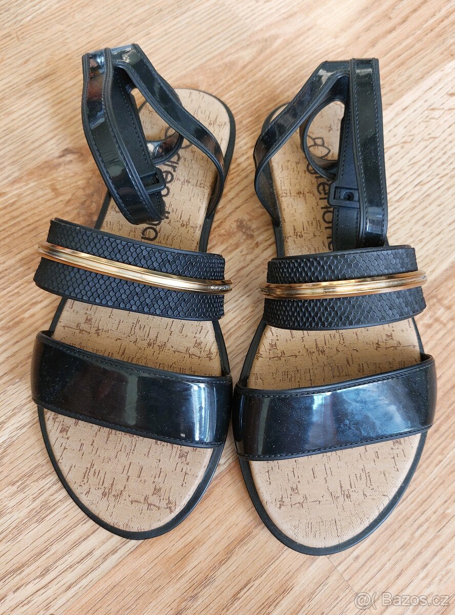NOVÉ Dívčí sandále velikost 35/36