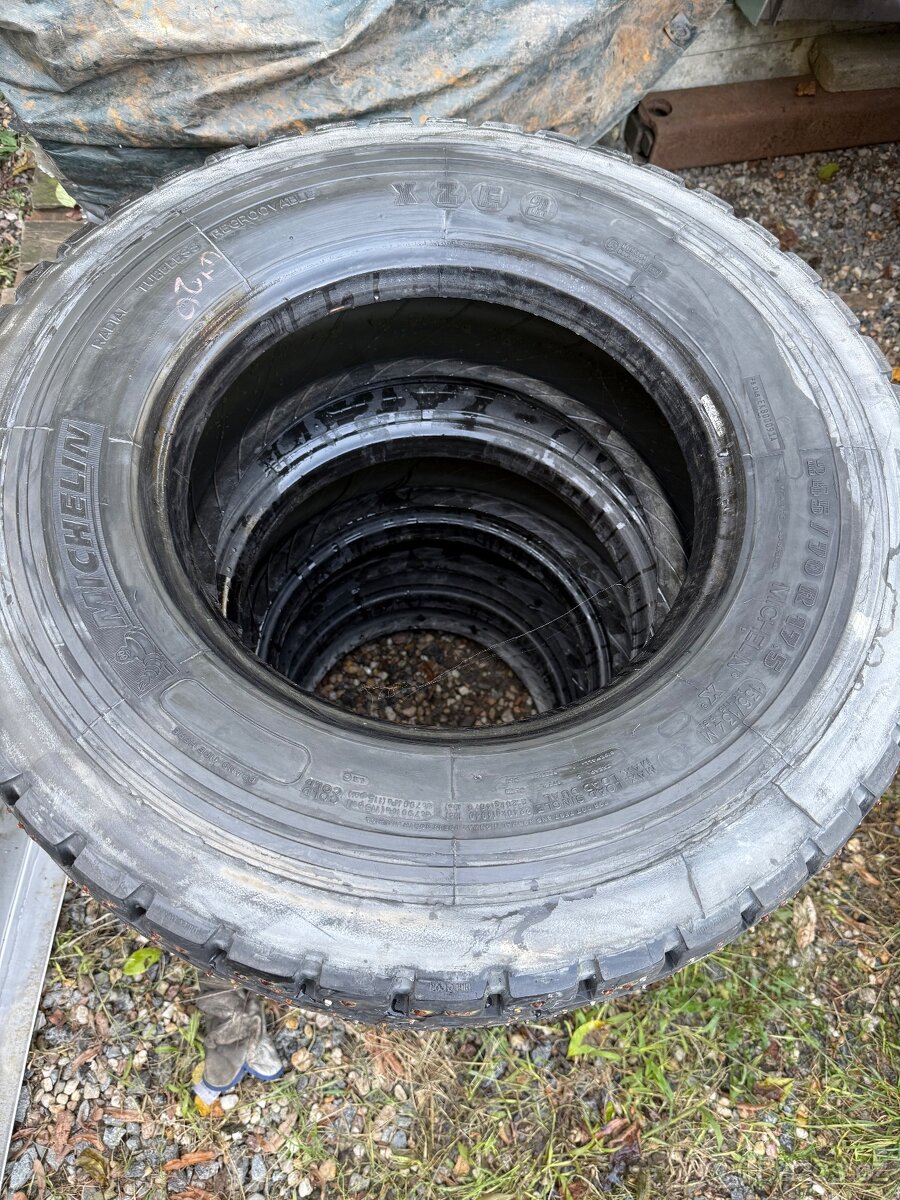 4x pneu 245/70 r17,5