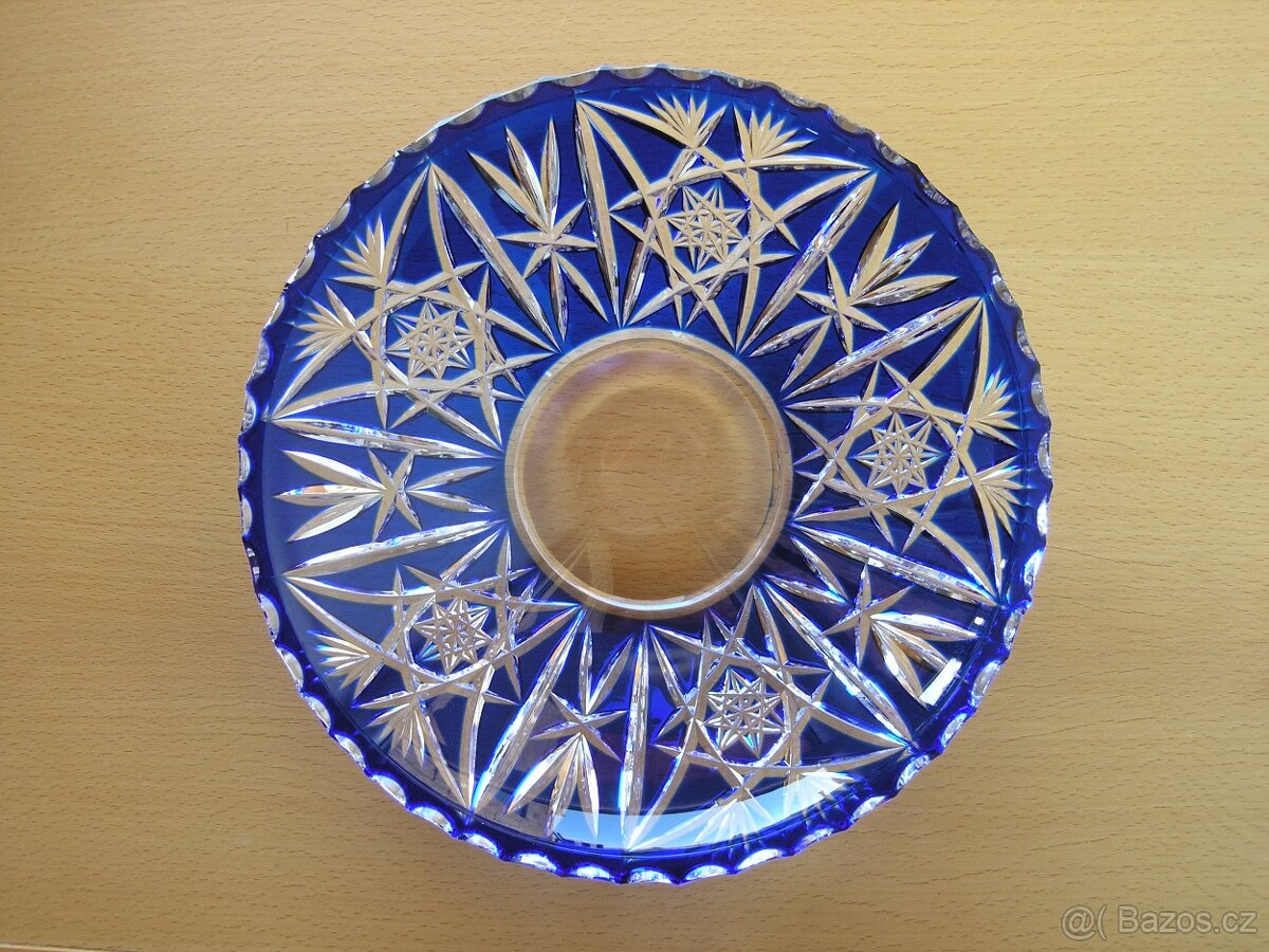 Modré přejímané broušené sklo