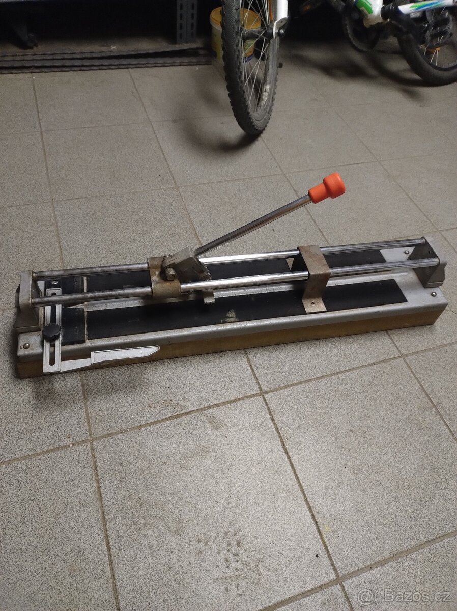 Řezačka obkladaček