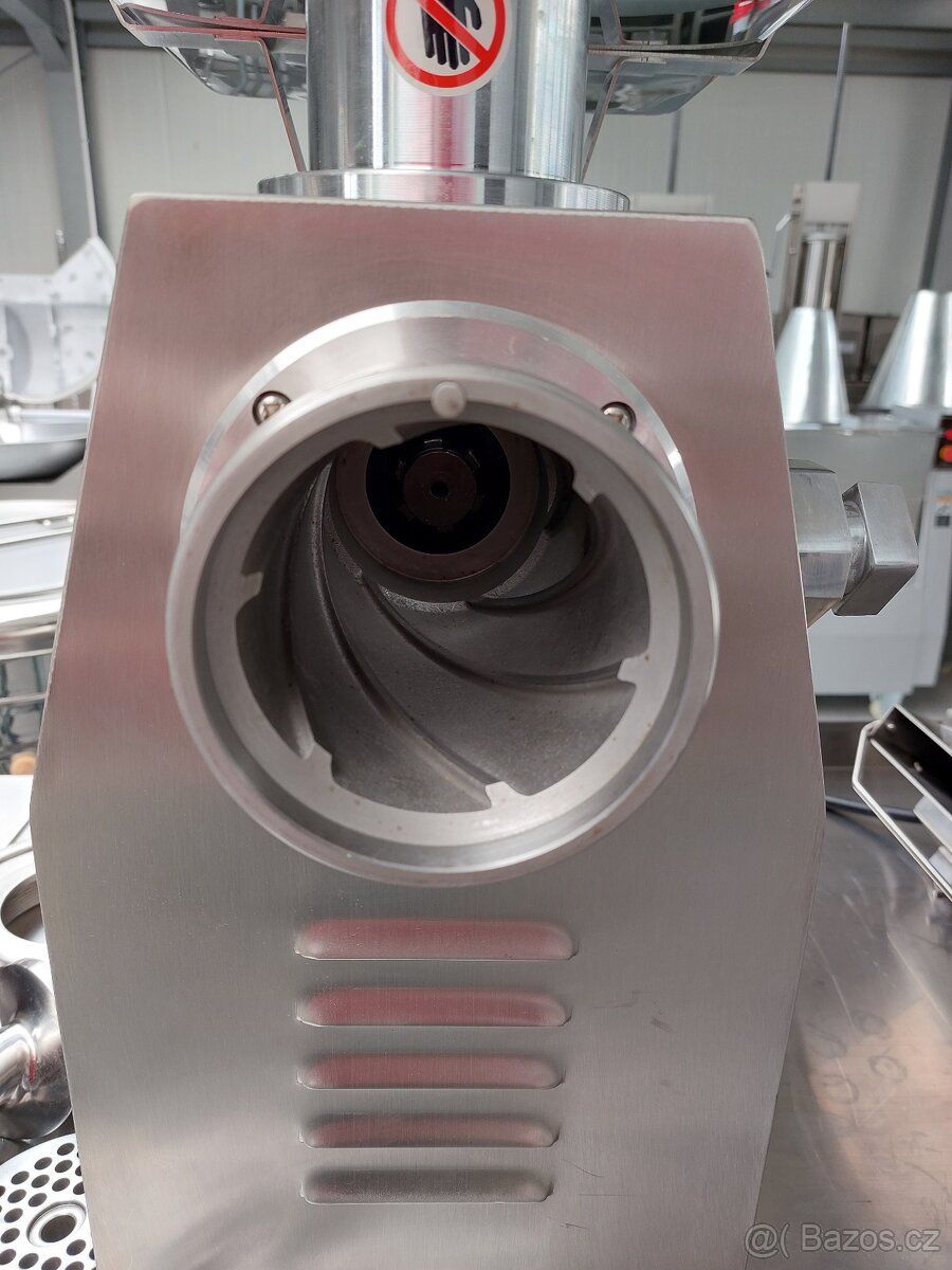 Mlýnek na maso 22 Řeznický vlček, Řezačka masa 22