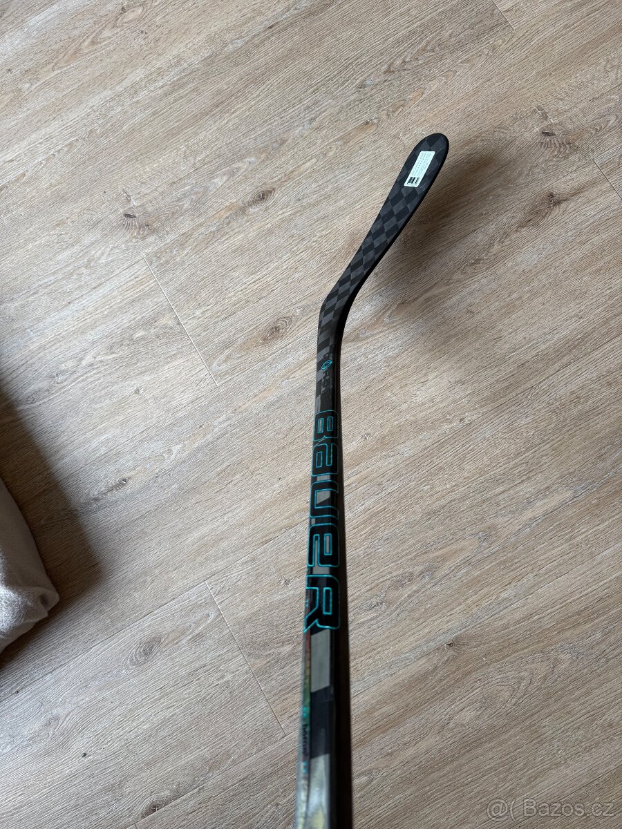 Hokejka Bauer TWITCH, pravá, P92 a P28, flex 70, 77 a 87