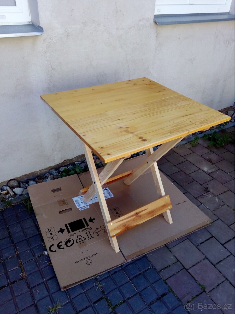 Prodám dřevěný skládací stůl 69,5x71,5cm