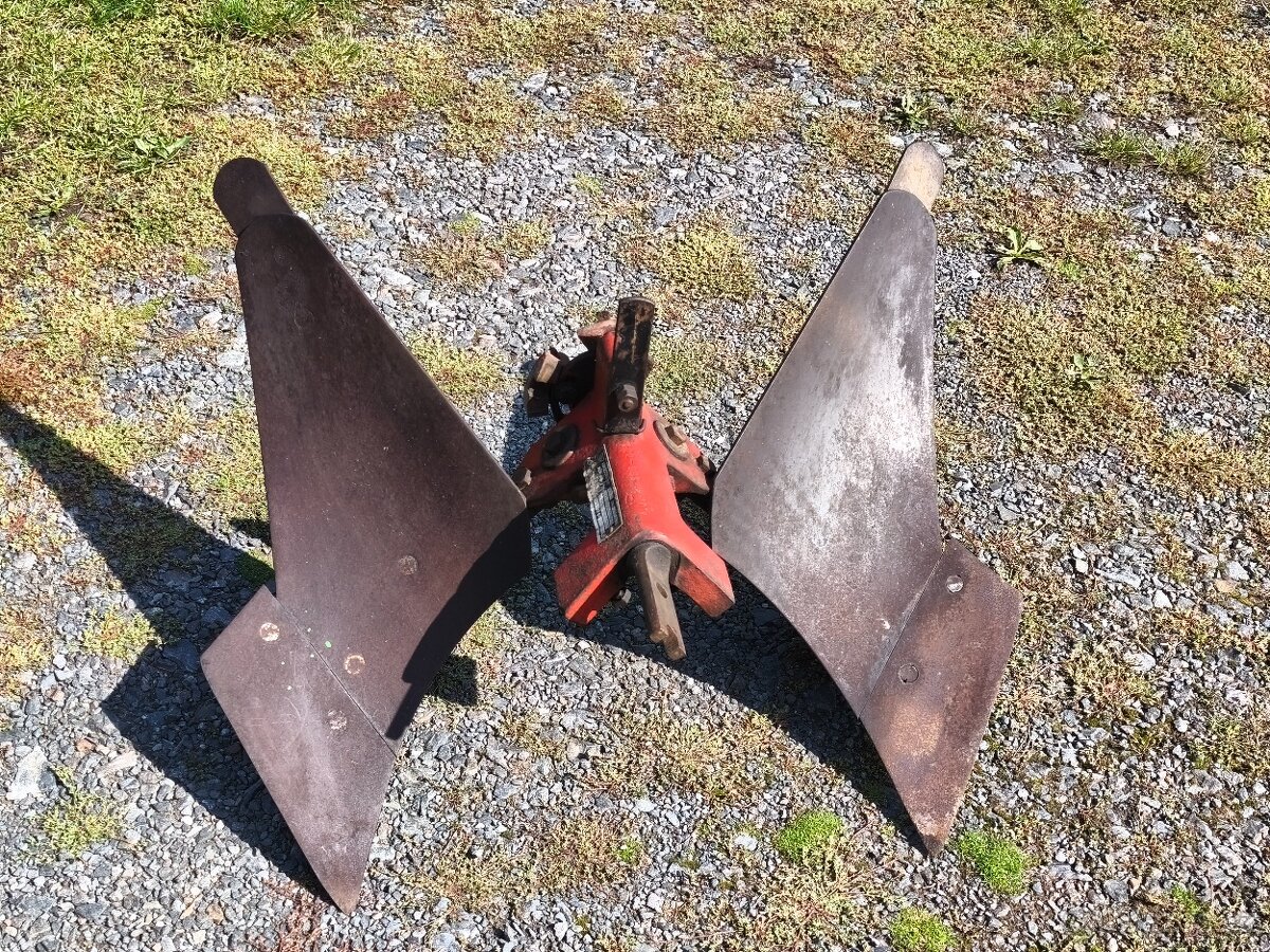 Prodám pluh obracak na Tera Vari...