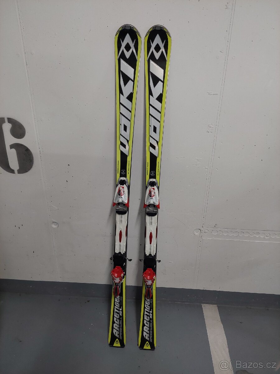 Slalomove zavodni lyze Volkl