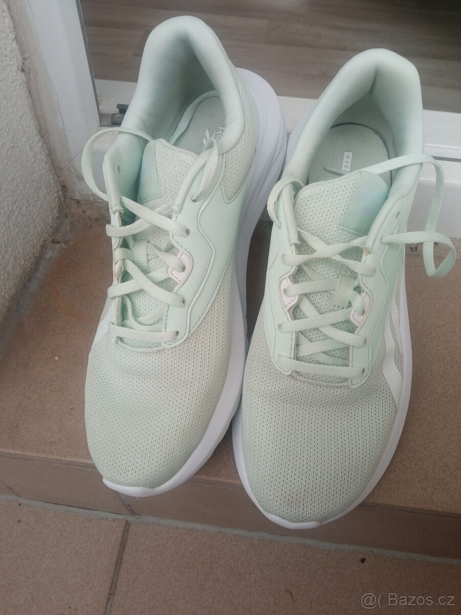 Sportovní dámská obuv