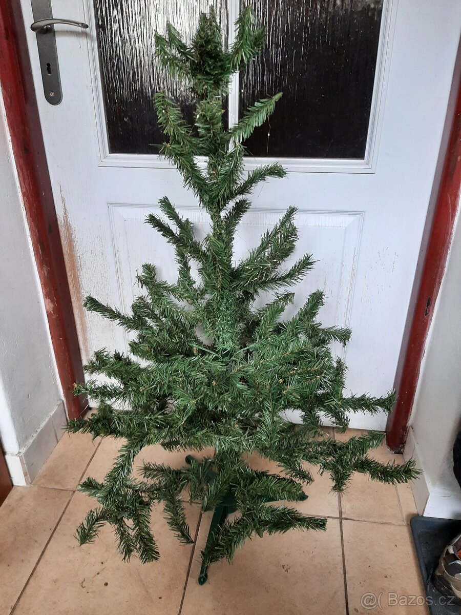 Umělý vánoční stromek