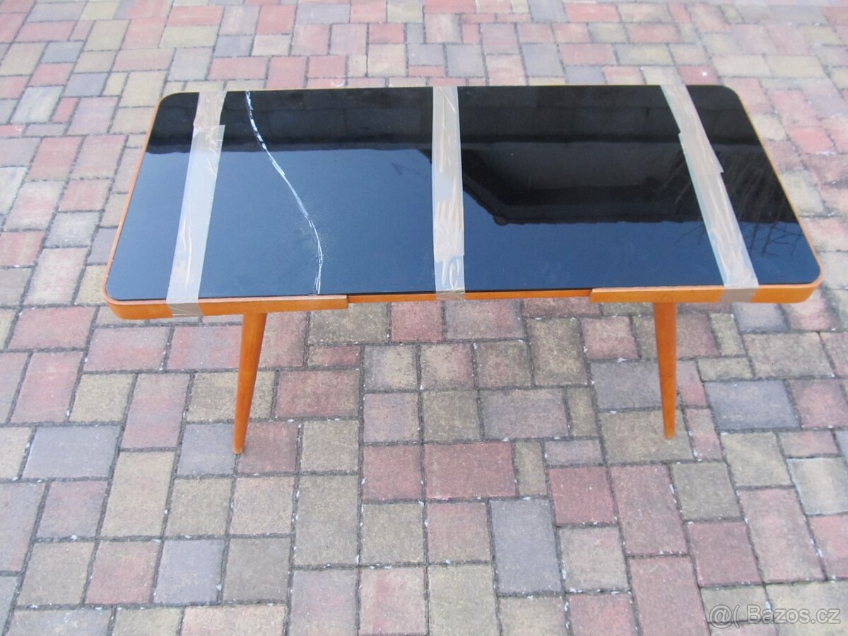 Konferenční stolek