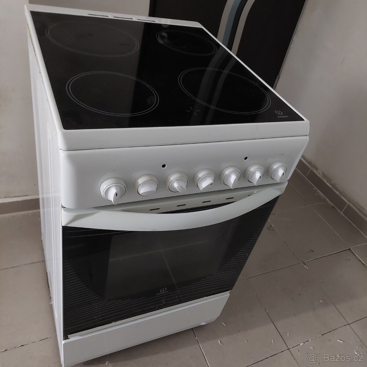 Elektrický sporák s troubou Indesit