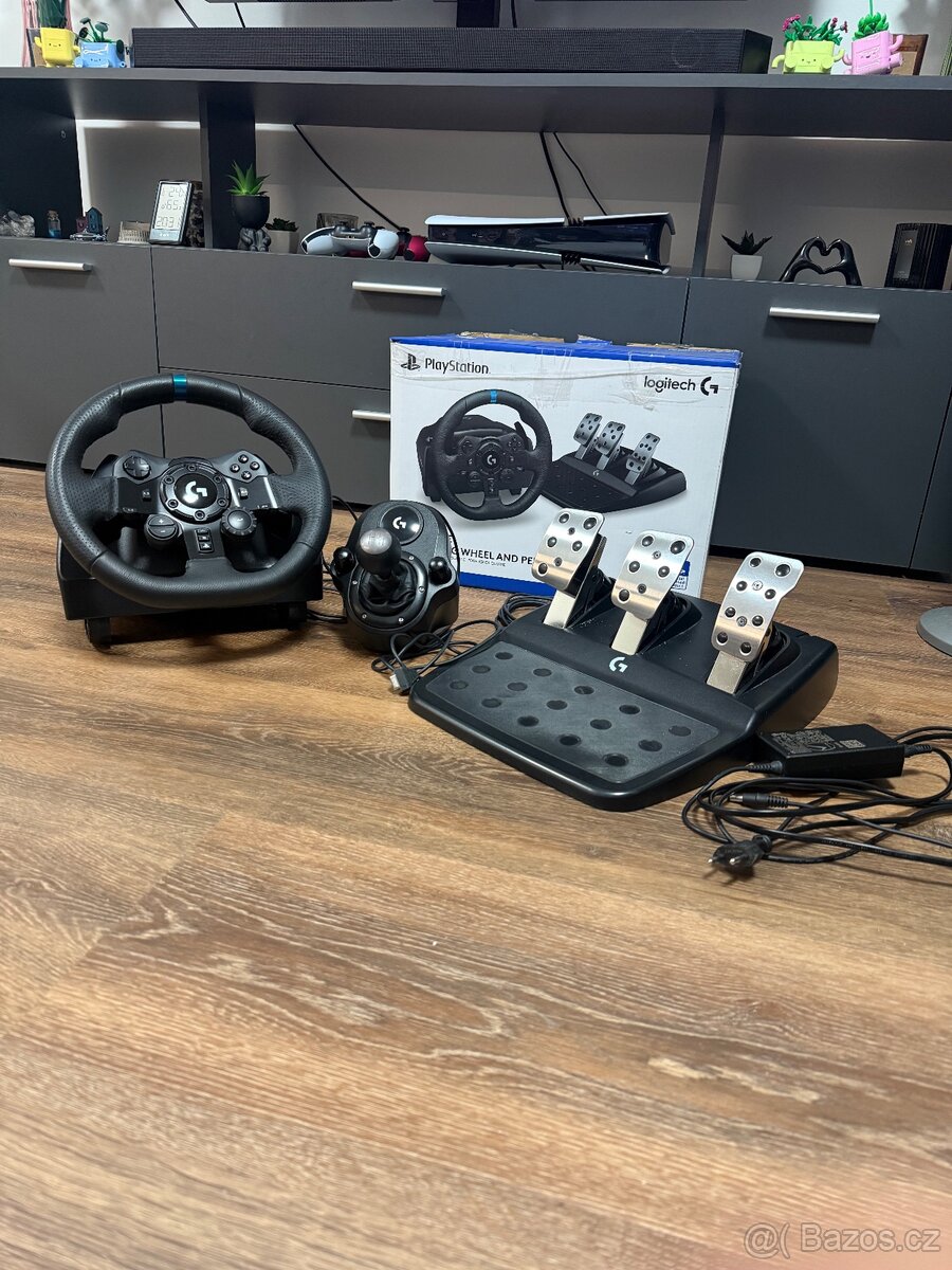 Logitech G923 + pedály + řadička