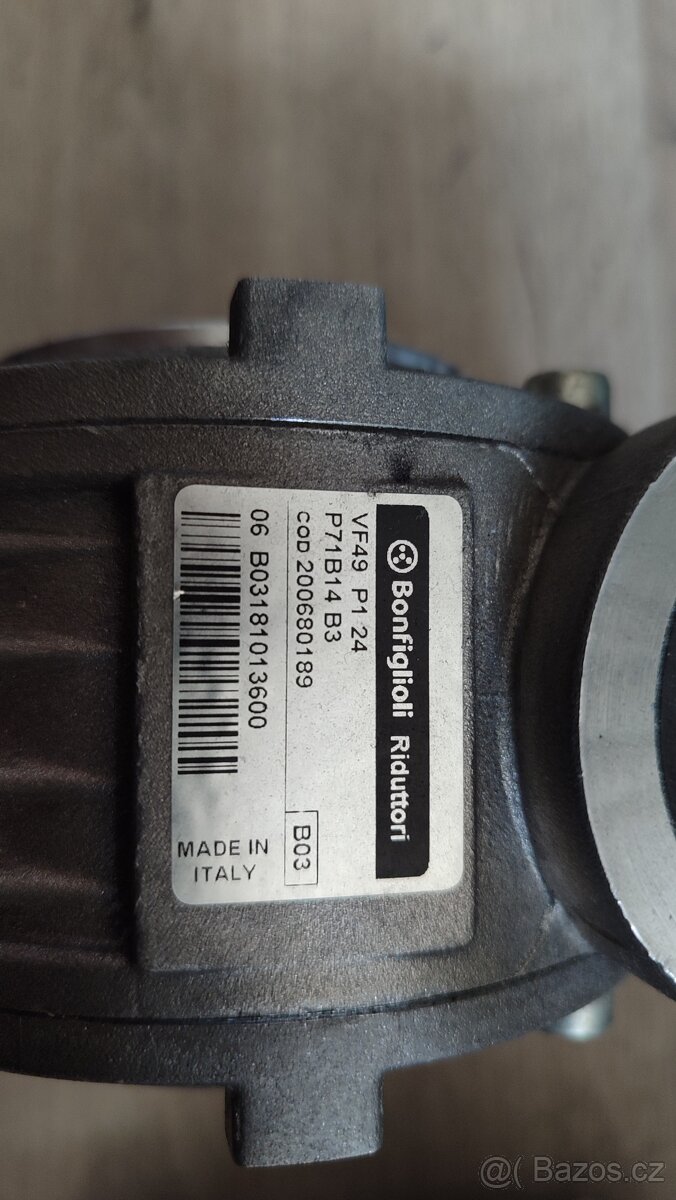 Elektromotor s převodovkou