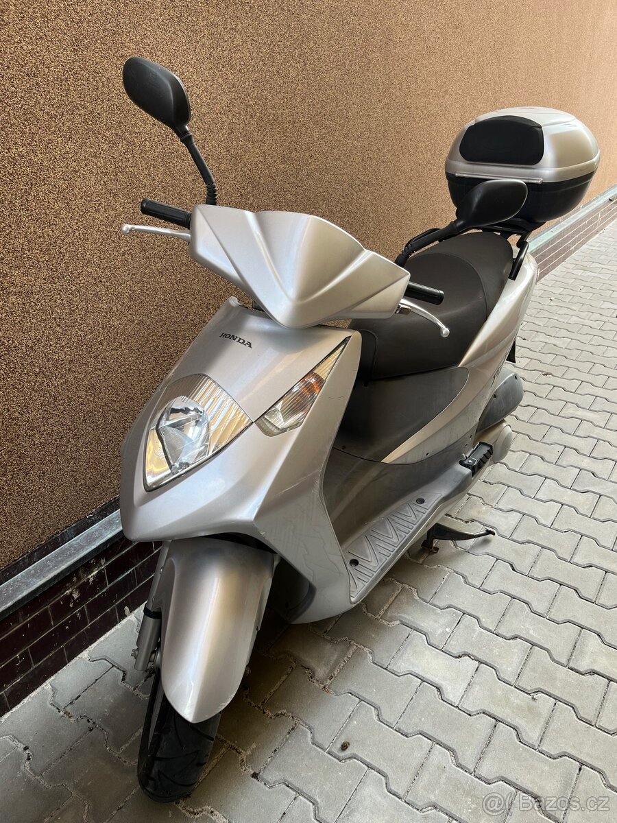 Prodám skůtr Honda Dylan 125