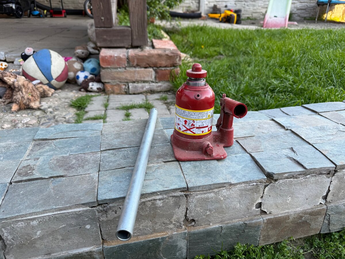 Hydraulický zvedák panenka 2.5t