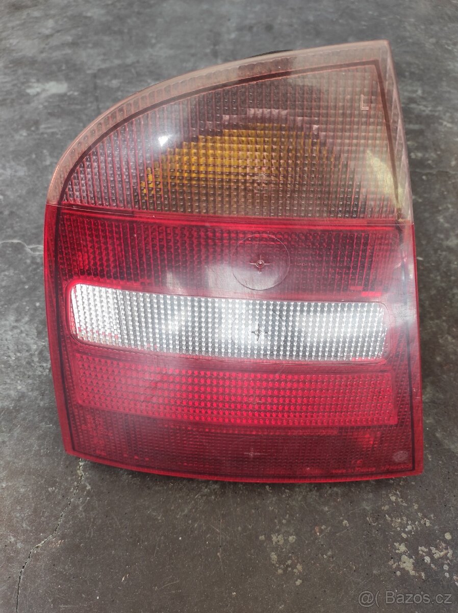 Levé zadní světlo Škoda Octavia.