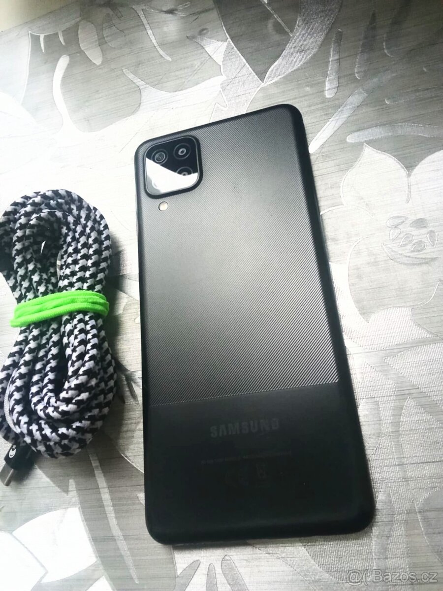 Samsung Galaxy A12 4gb// 128gb // 8jadro// SLUŠNÝ STAV