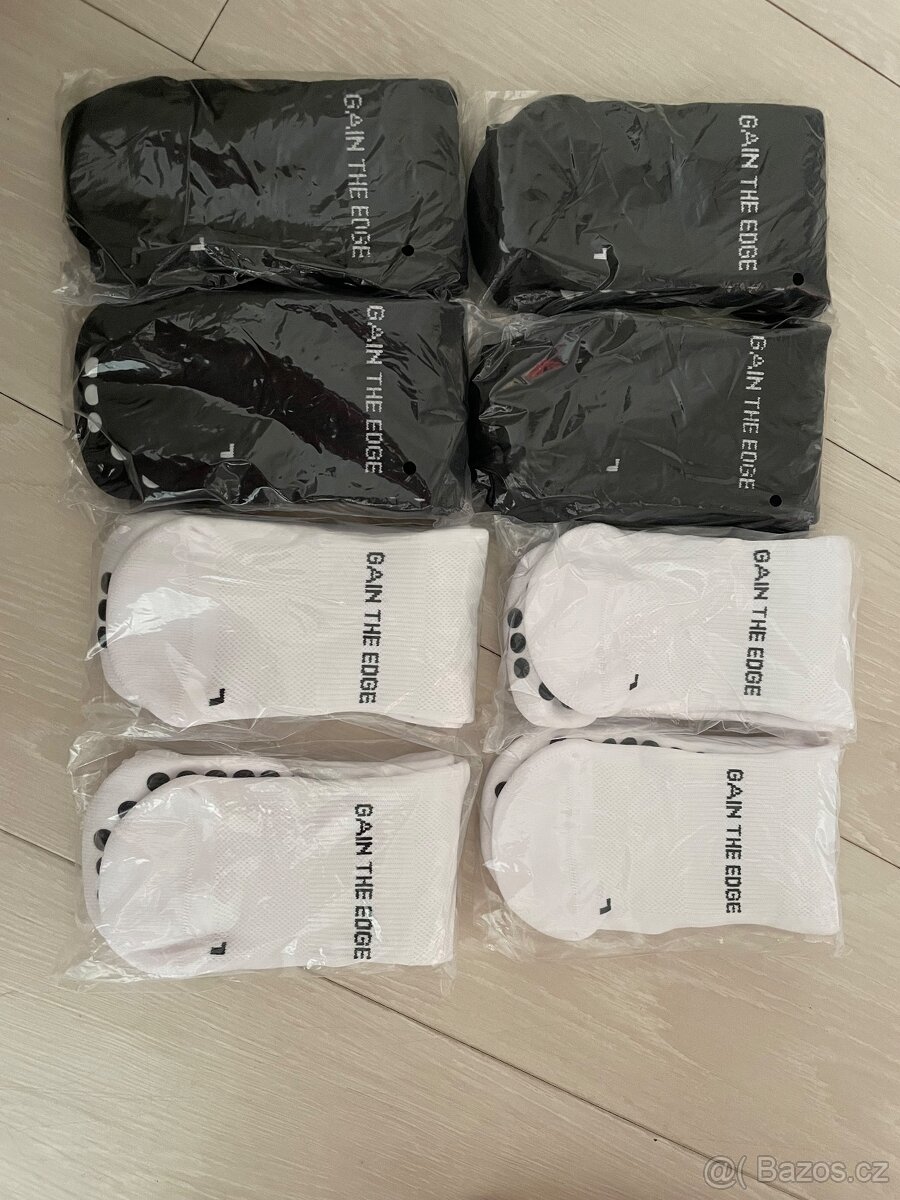 Výborné protiskluzové ponožky - grip socks